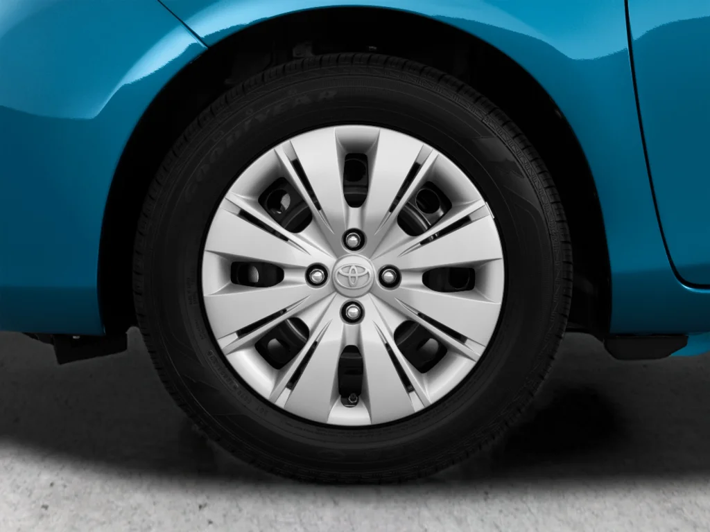 Used 2013 Blue Toyota LE image 14