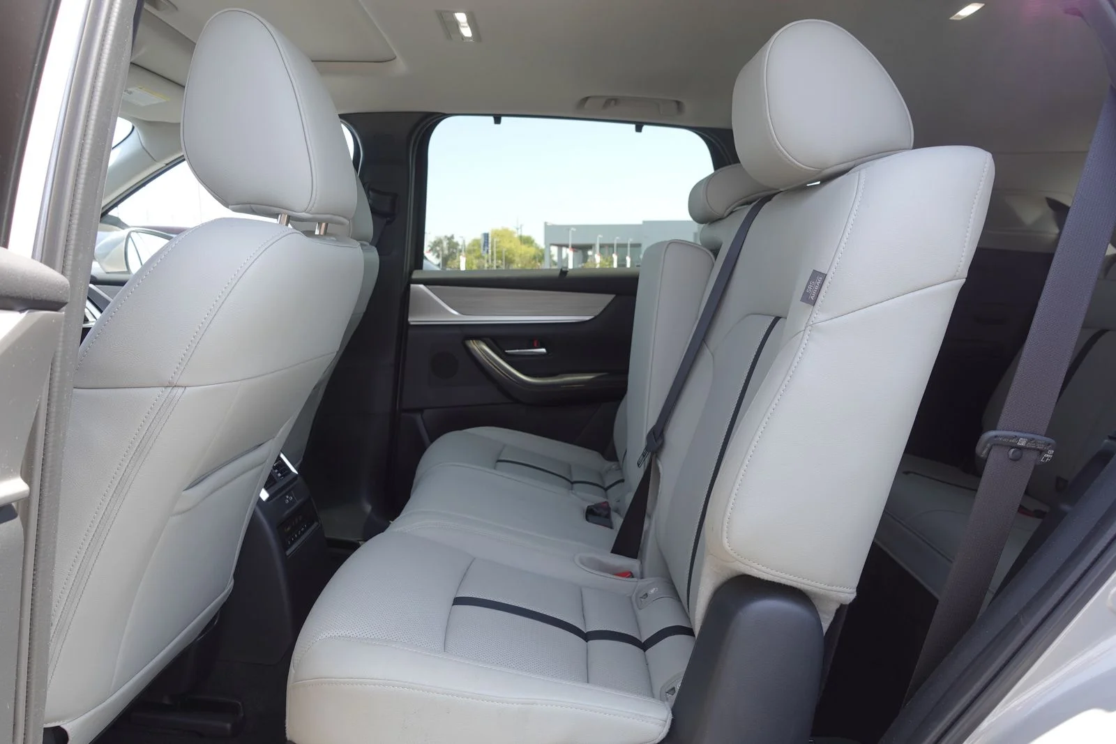 Certified Used 2024 Platinum Quartz Mazda Preferred image 14