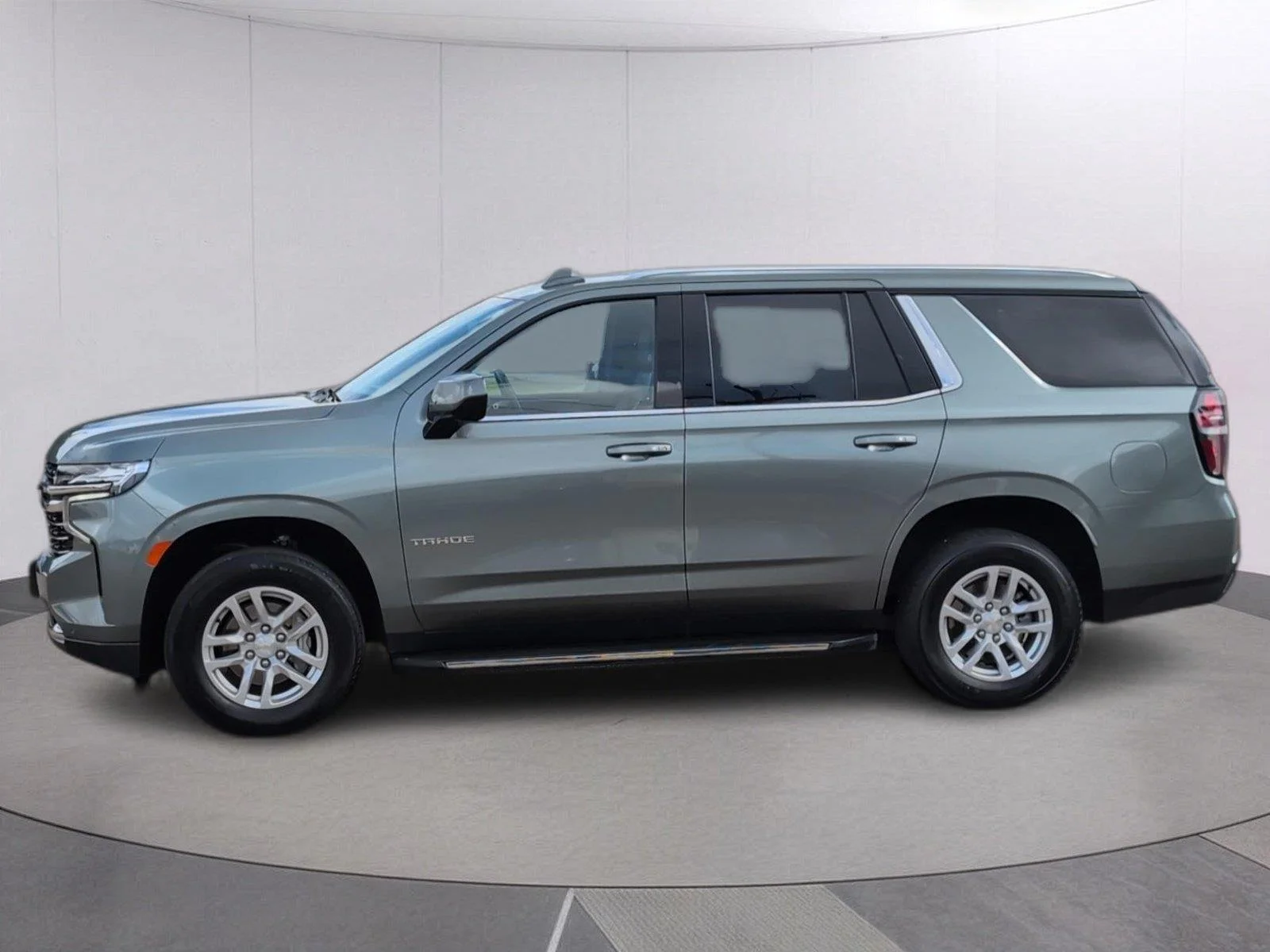 Used 2024 Silver Sage Metallic Chevrolet LT image 2