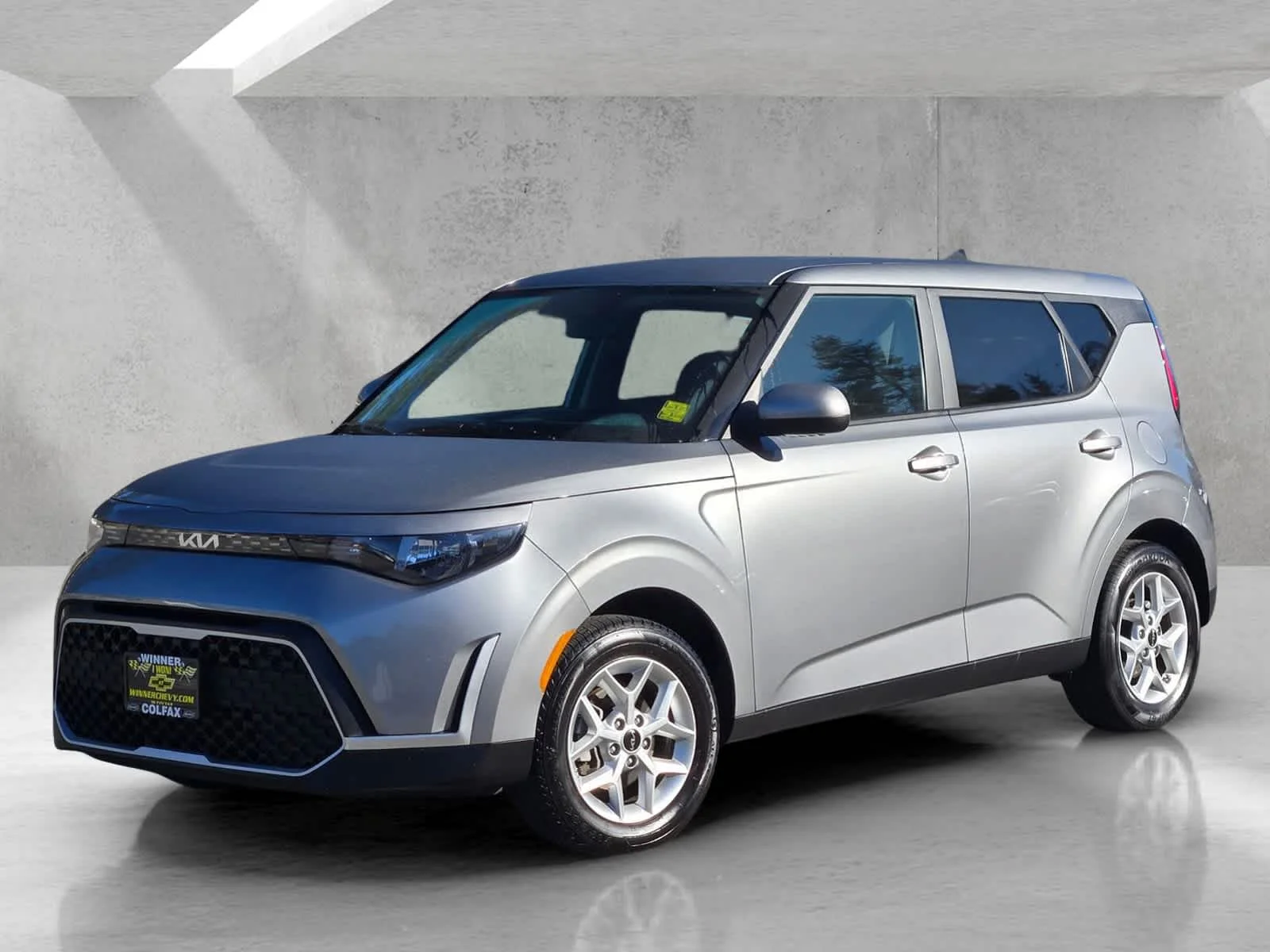 Used 2025  Kia LX image 8