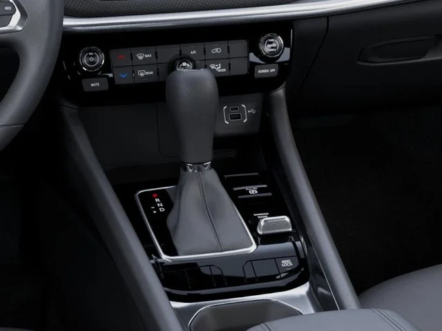New 2026 Silver Zynith Metallic Clearcoat Jeep Latitude image 24