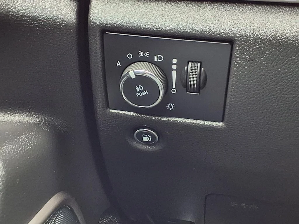 Certified Used 2021 Black Jeep Overland image 18