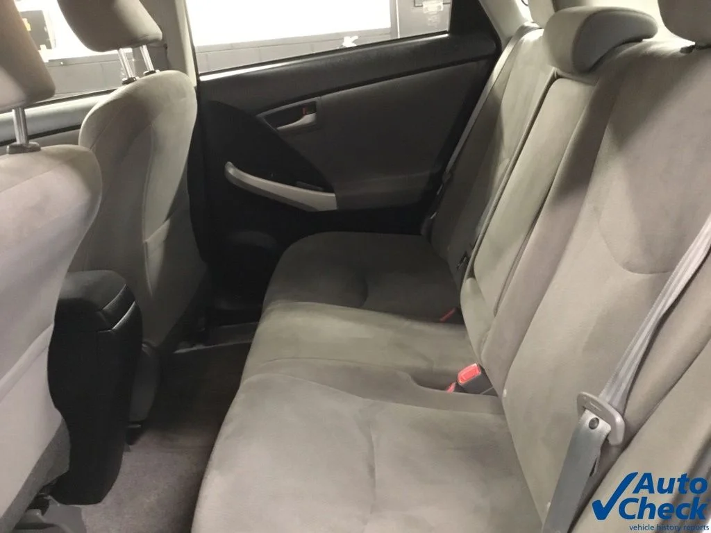 Used 2015 Silver Toyota Three image 28
