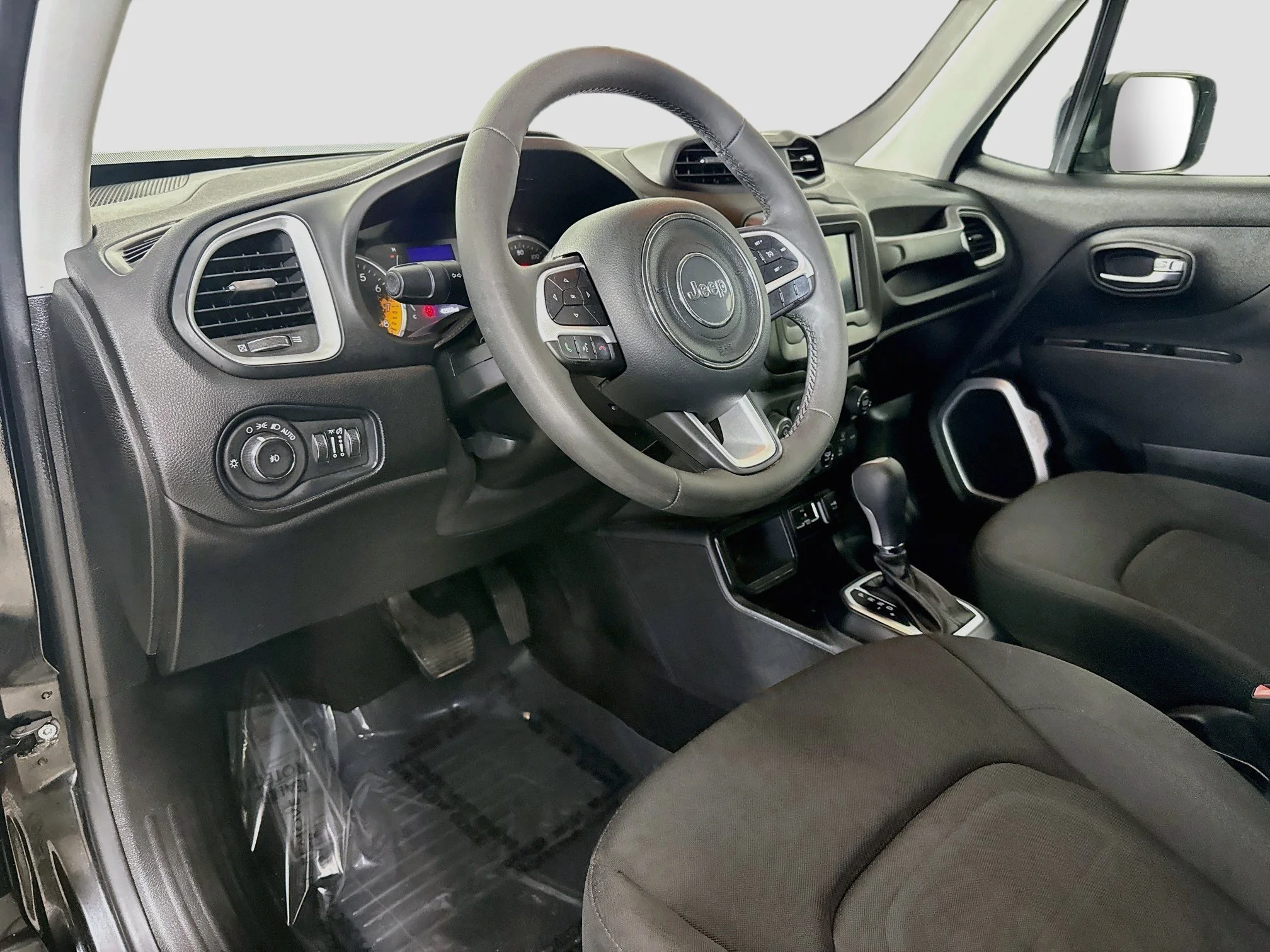 Used 2018 Black Jeep Latitude image 19