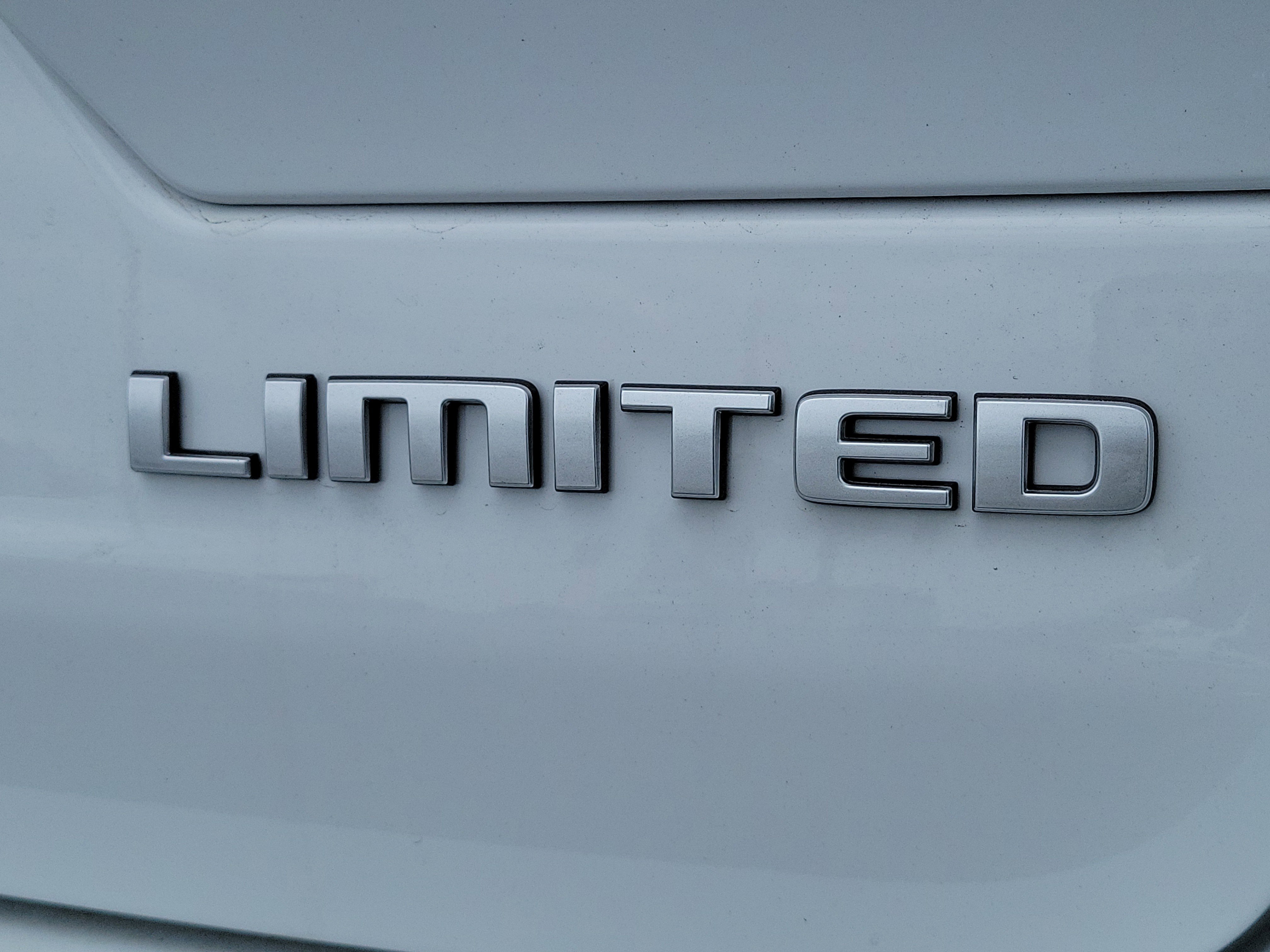 New 2026 Bright White Clear-Coat Exterior Paint Jeep Limited image 6