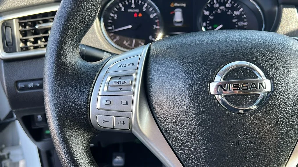 Used 2016 Glacier White Nissan S image 19