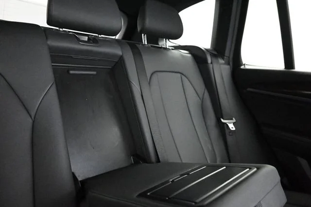 Used 2020 Black BMW xDrive30i image 18