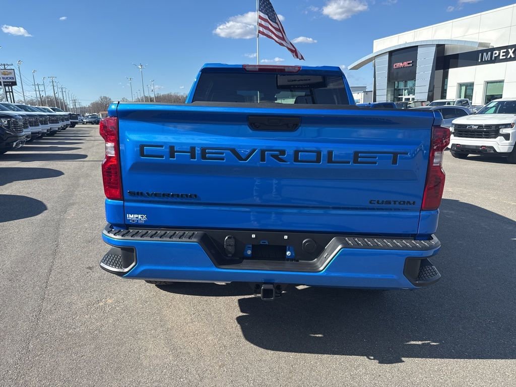 View vehicle photo 4