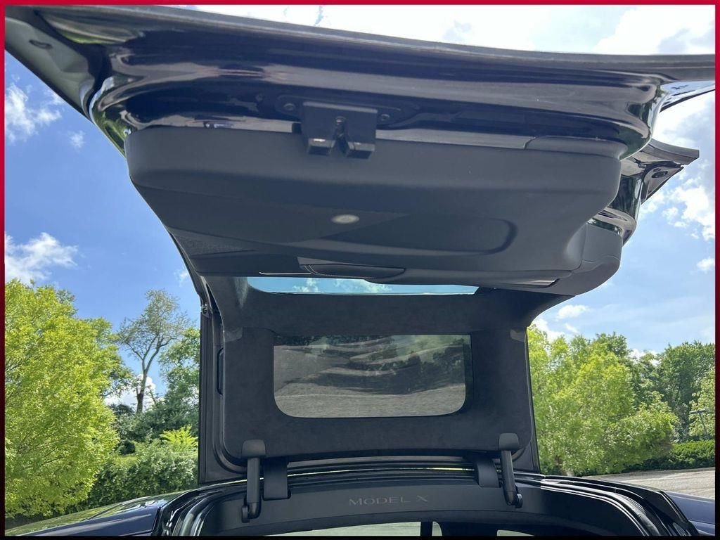 Used 2024  Tesla Base image 24