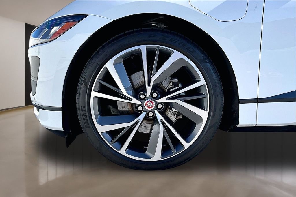 Used 2023 White Jaguar HSE image 32