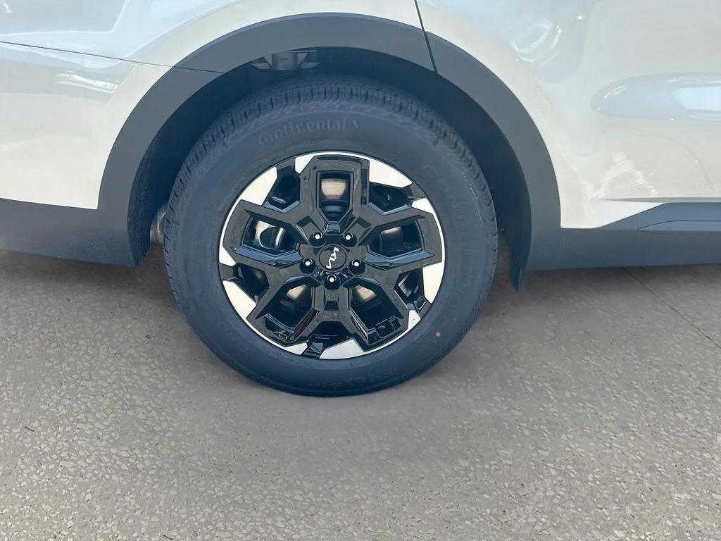 New 2026 Ivory Silver Kia S image 31