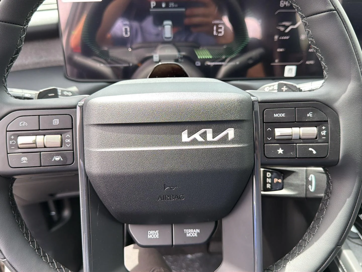 New 2027 Ivory Silver Kia EX image 14
