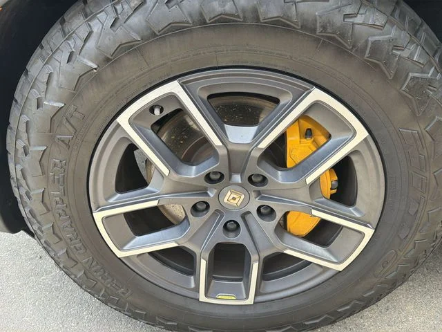 Used 2022  Rivian Adventure image 9