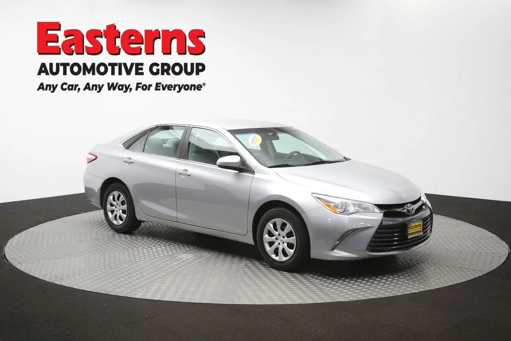 Used 2015 Silver Toyota LE image 47