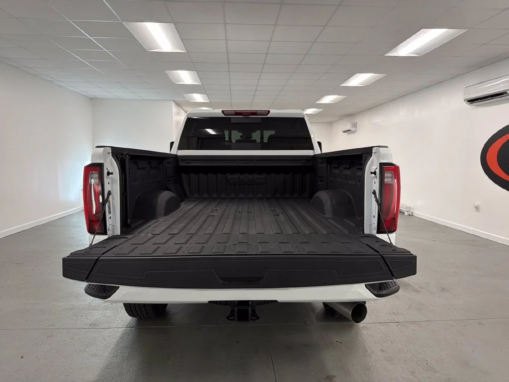 Used 2025 White GMC Denali image 7