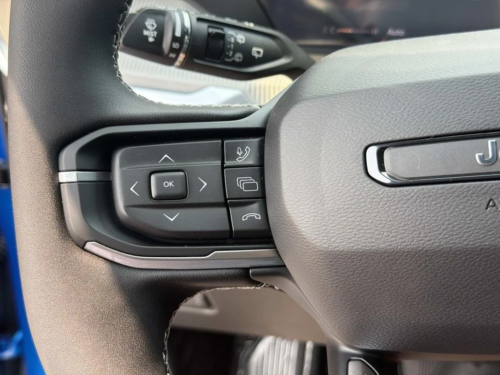 New 2026 Hydro Blue Pearl-Coat Exterior Paint Jeep Laredo image 22