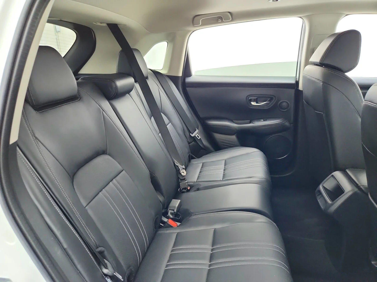 Used 2023 PLATINUM WHITE Honda EX-L image 32