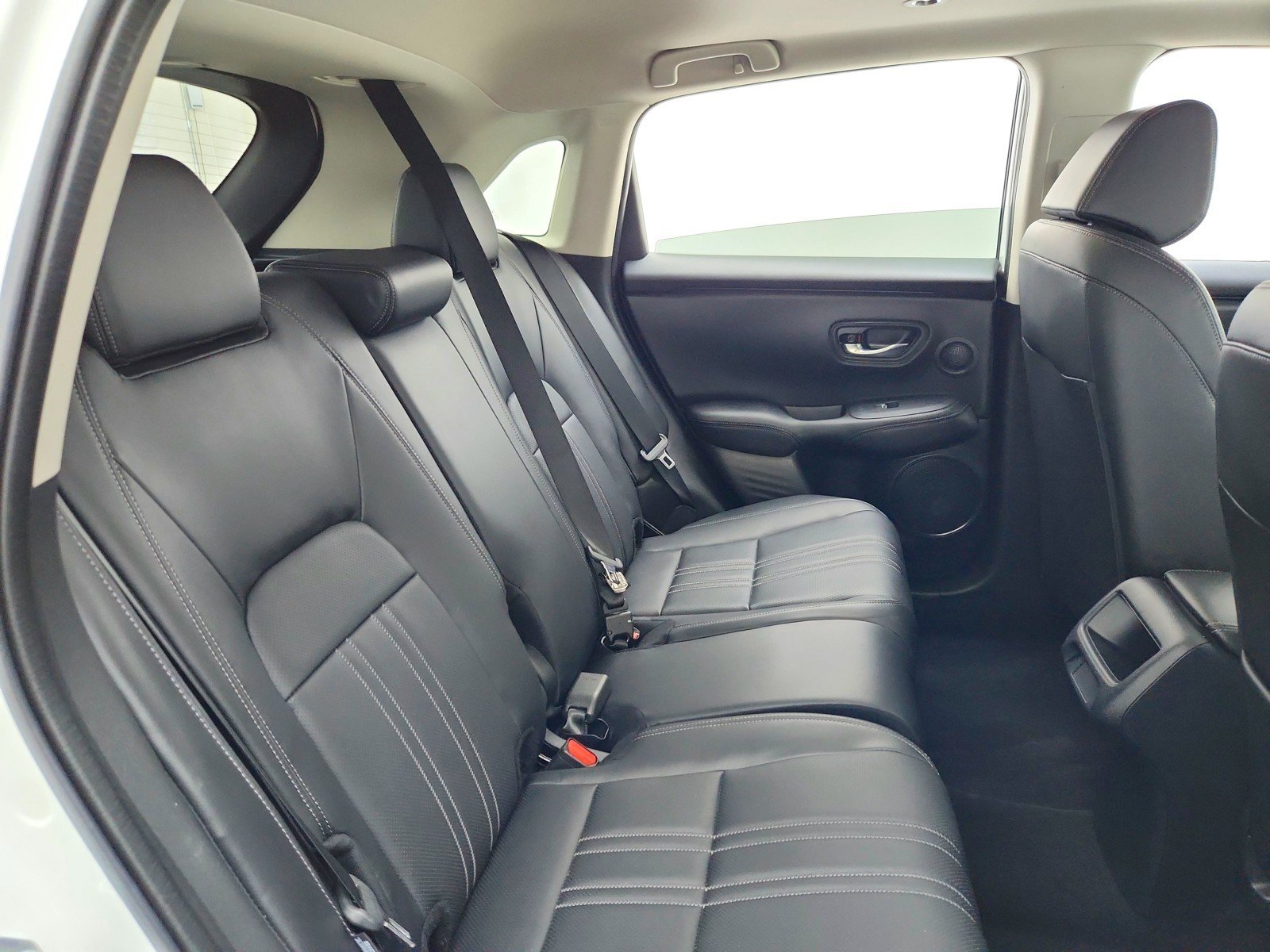 Used 2023 PLATINUM WHITE Honda EX-L image 32