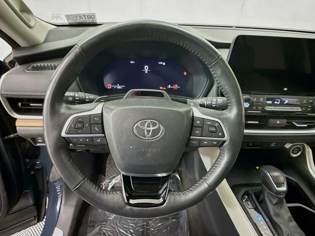 Used 2024 White Toyota Platinum image 11