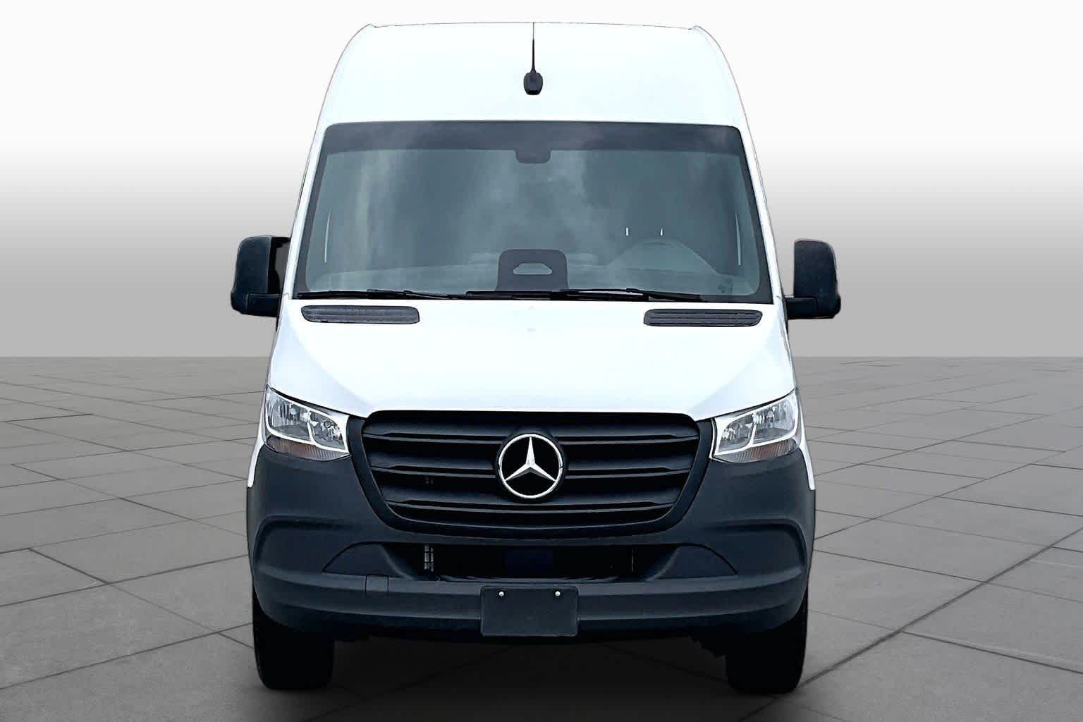 Used 2025 Arctic White Mercedes-Benz  image 4