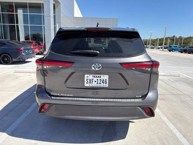 Used 2023 Gray Toyota XLE image 3