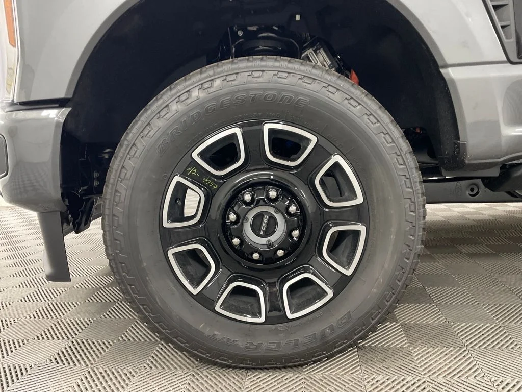 2026 Ford F-250 Super Duty Platinum - Photo 14