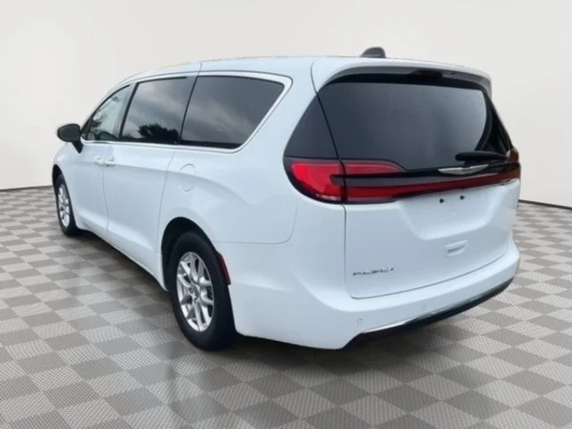 Used 2023 White Chrysler Touring L image 7