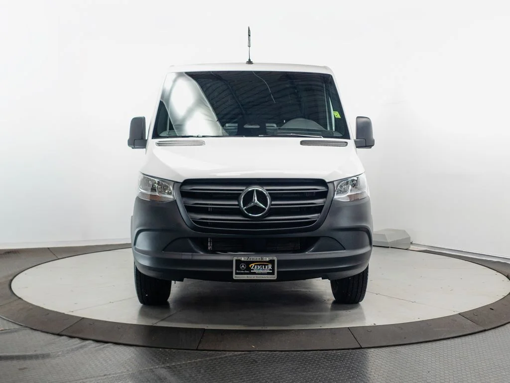 Used 2026  Mercedes-Benz Cargo 144 WB image 2
