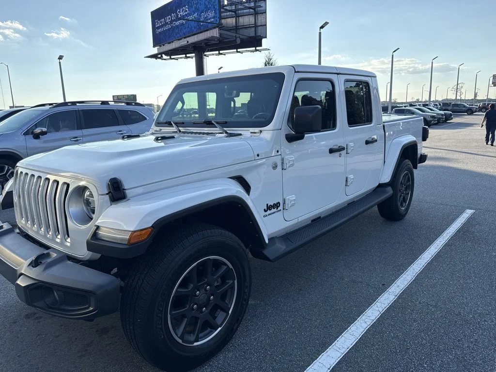 Used 2022 Bright White Clearcoat Jeep Overland image 3