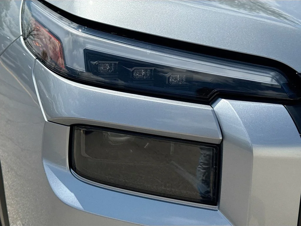 New 2026 ICE SILVER METALLIC Subaru Touring XT image 39