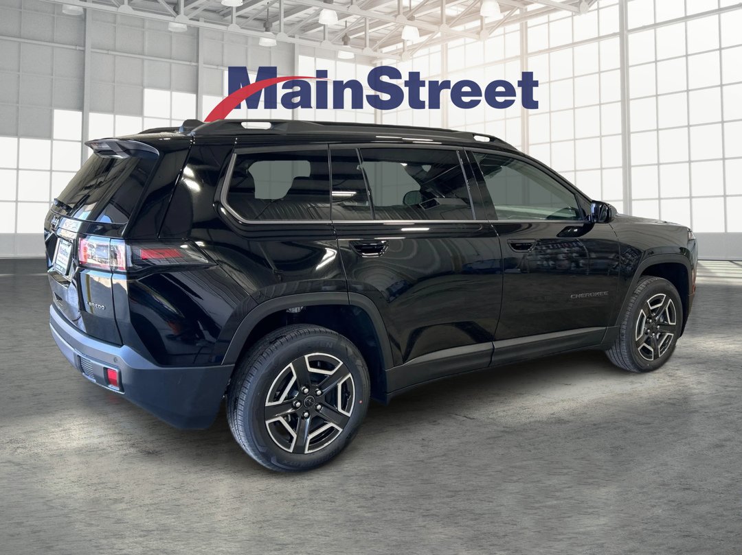 New 2026 Diamond Black Crystal Pearl-Coat Exterior Paint Jeep Laredo image 5