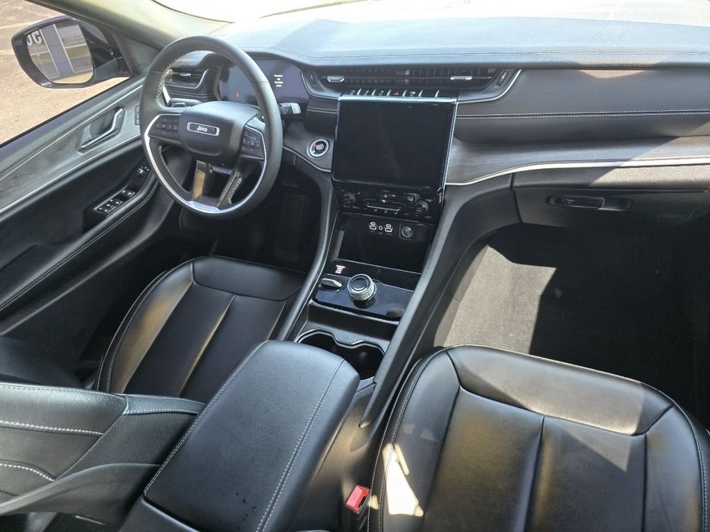 Used 2024 Silver Jeep Limited image 23