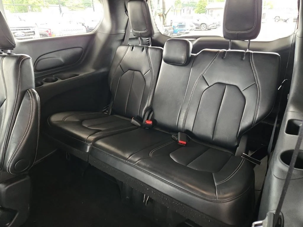 Used 2025 White Chrysler Select image 10