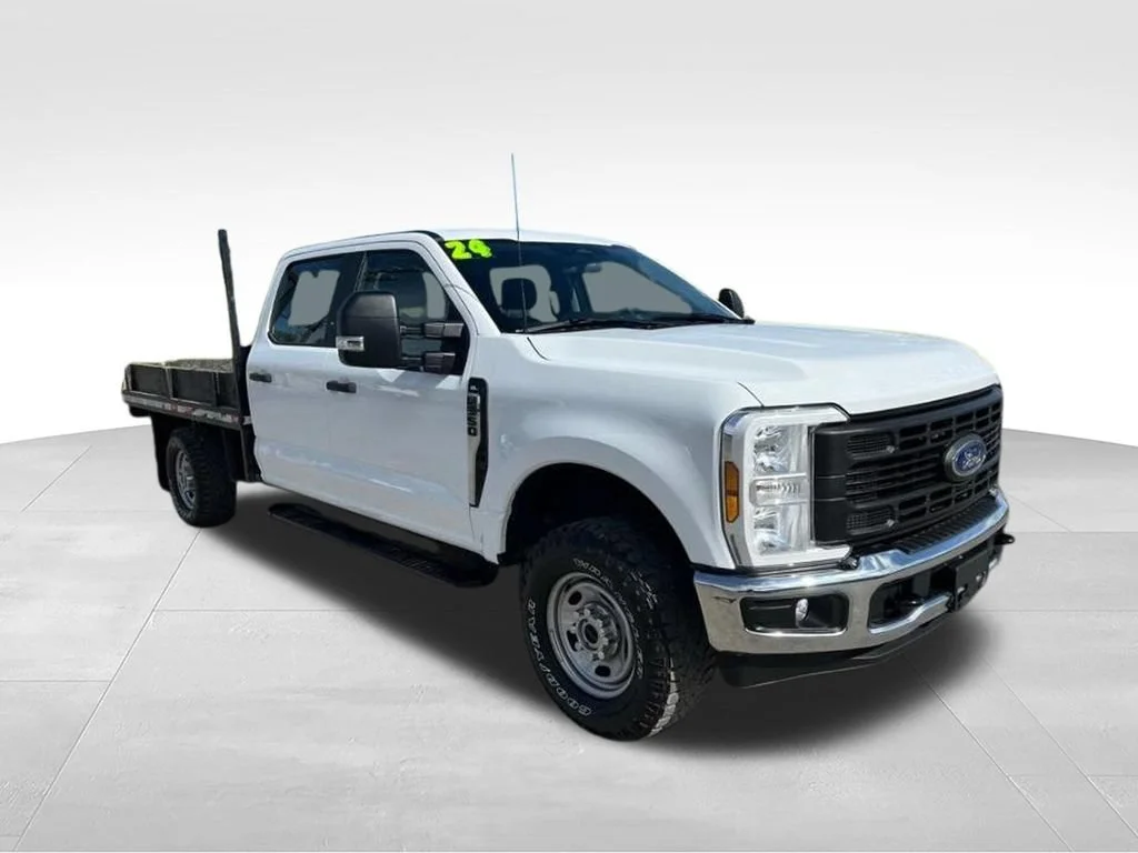 Used 2024 White Ford XL image 3