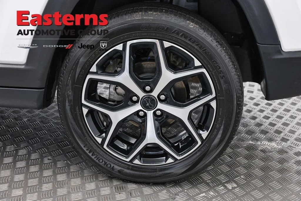Used 2025 White Jeep Limited image 32