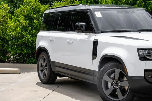 New 2026 Fuji White Land Rover S image 8