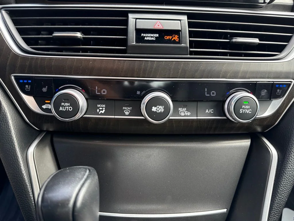 Used 2018 Platinum White Pearl Honda Touring image 15