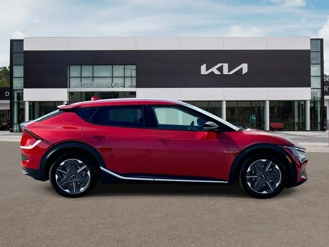 Used 2025 Red Kia Light image 9