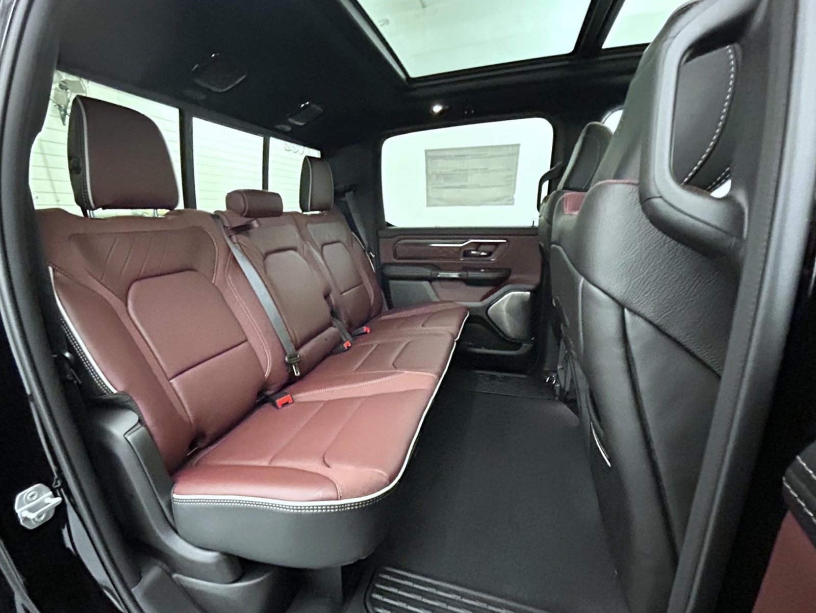 New 2027 Diamond Black Crystal Pearl-Coat Exterior Paint RAM Limited image 19