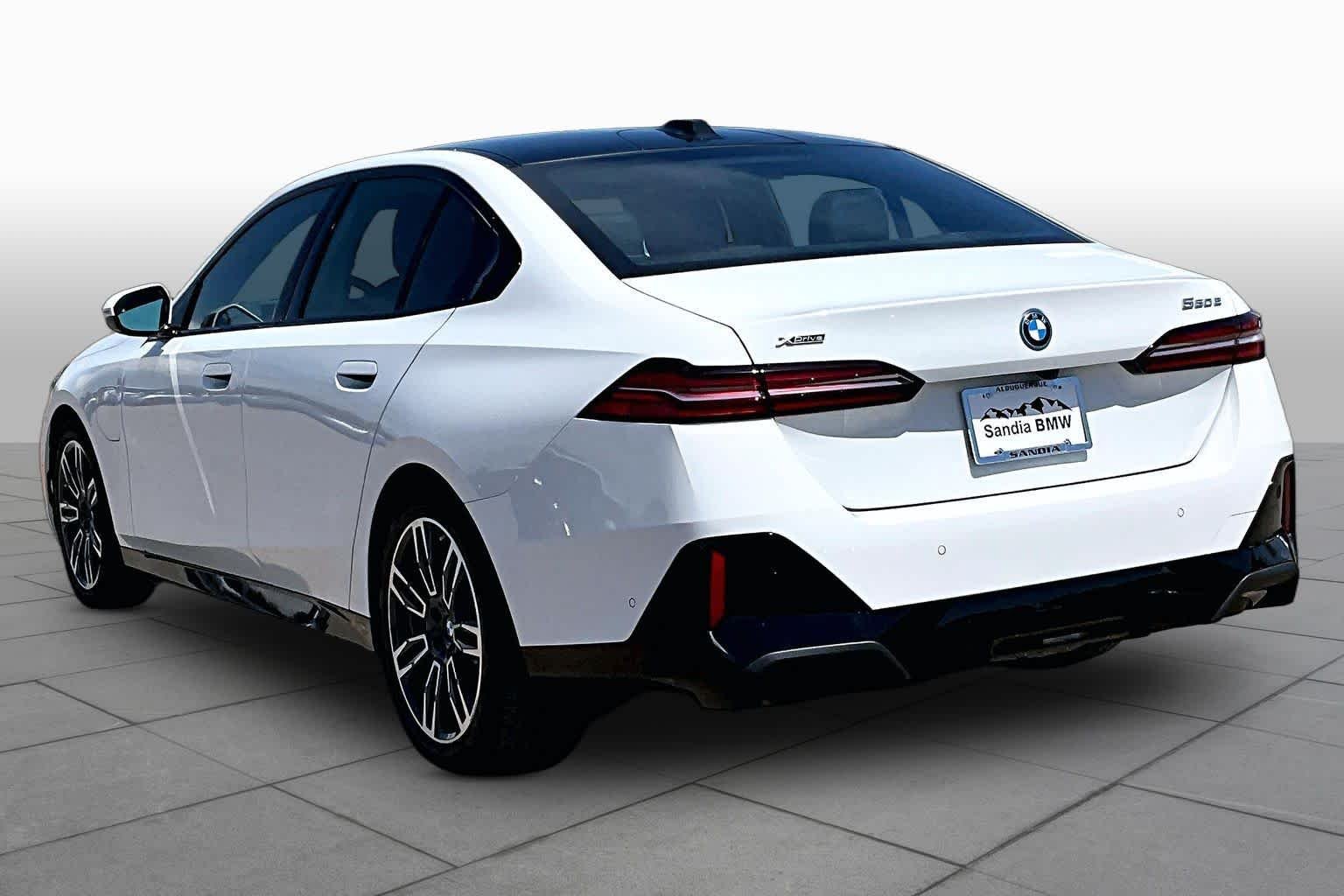Used 2026 Alpine White BMW 550e xDrive image 9