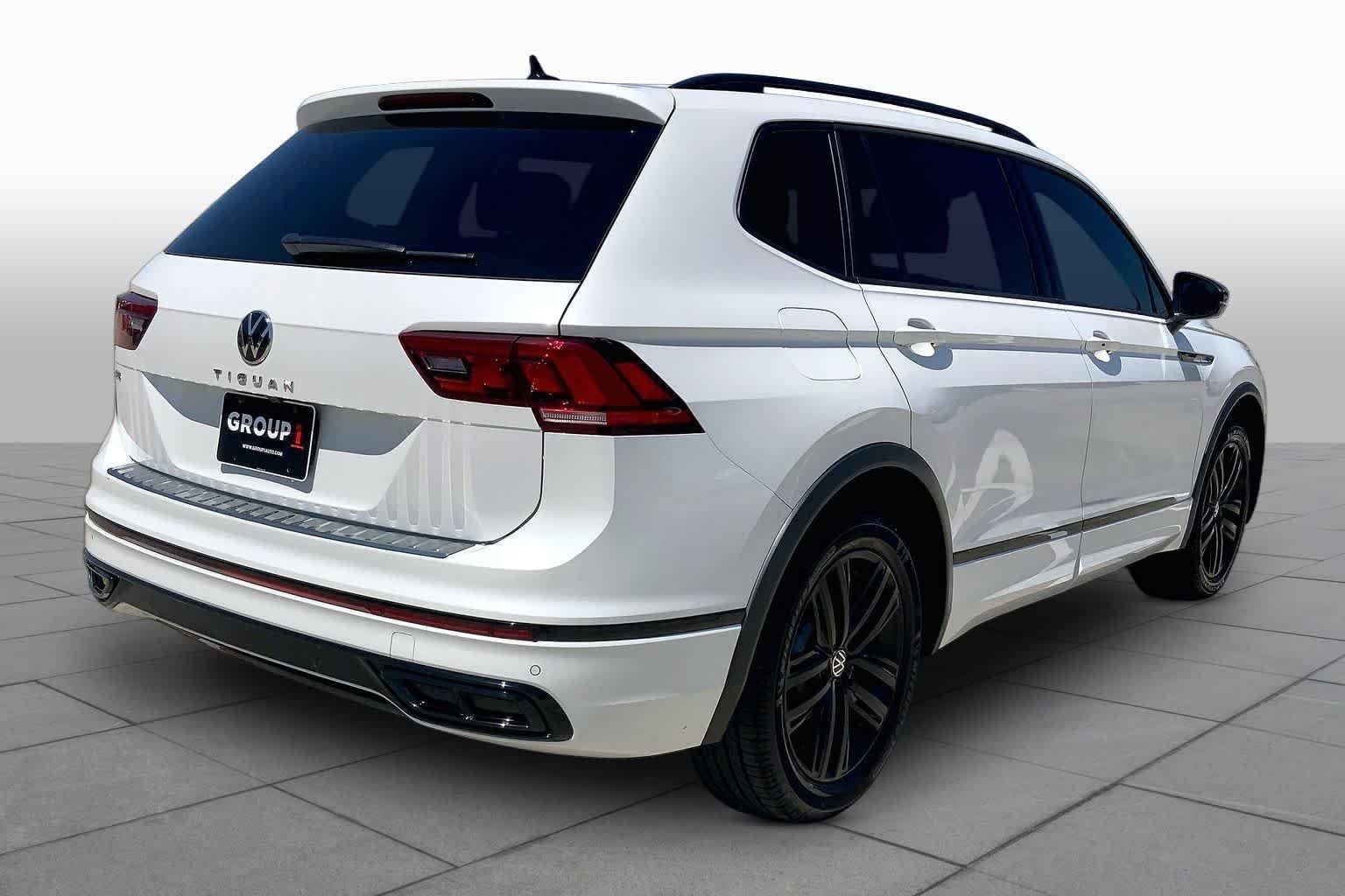 Used 2022 Oryx White Pearl Volkswagen SE R-Line Black image 13