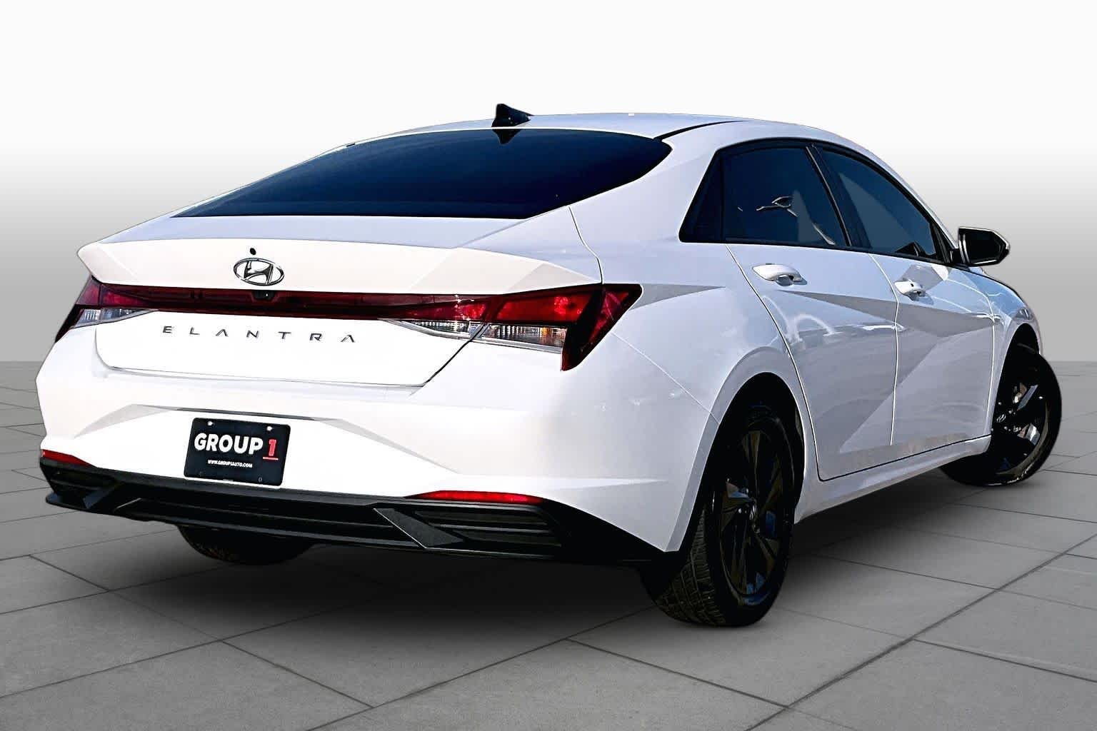 Used 2022 Quartz White Hyundai SEL image 12