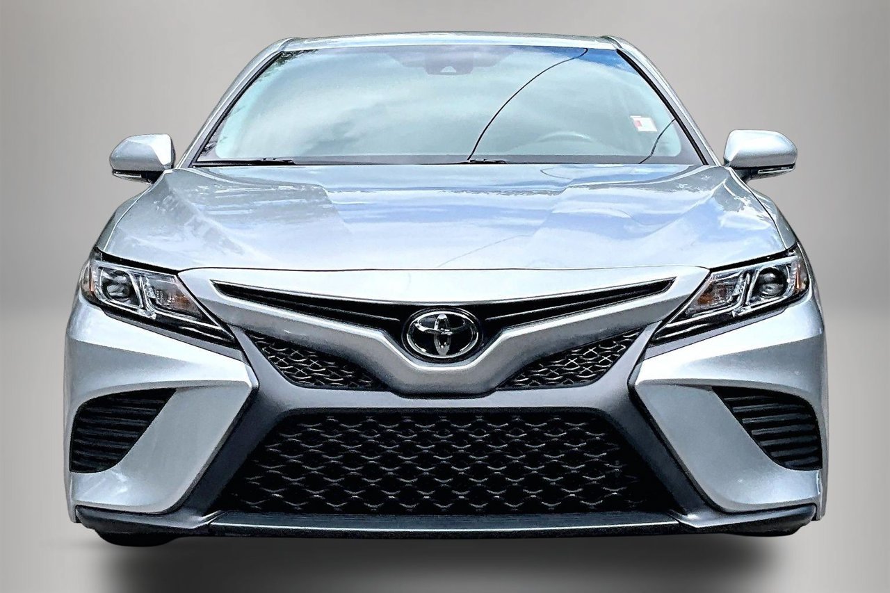 Used 2020 Silver Toyota SE image 3
