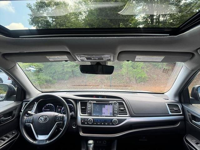 Certified Used 2019 CELESTIAL SILVER METALLIC Toyota  image 18