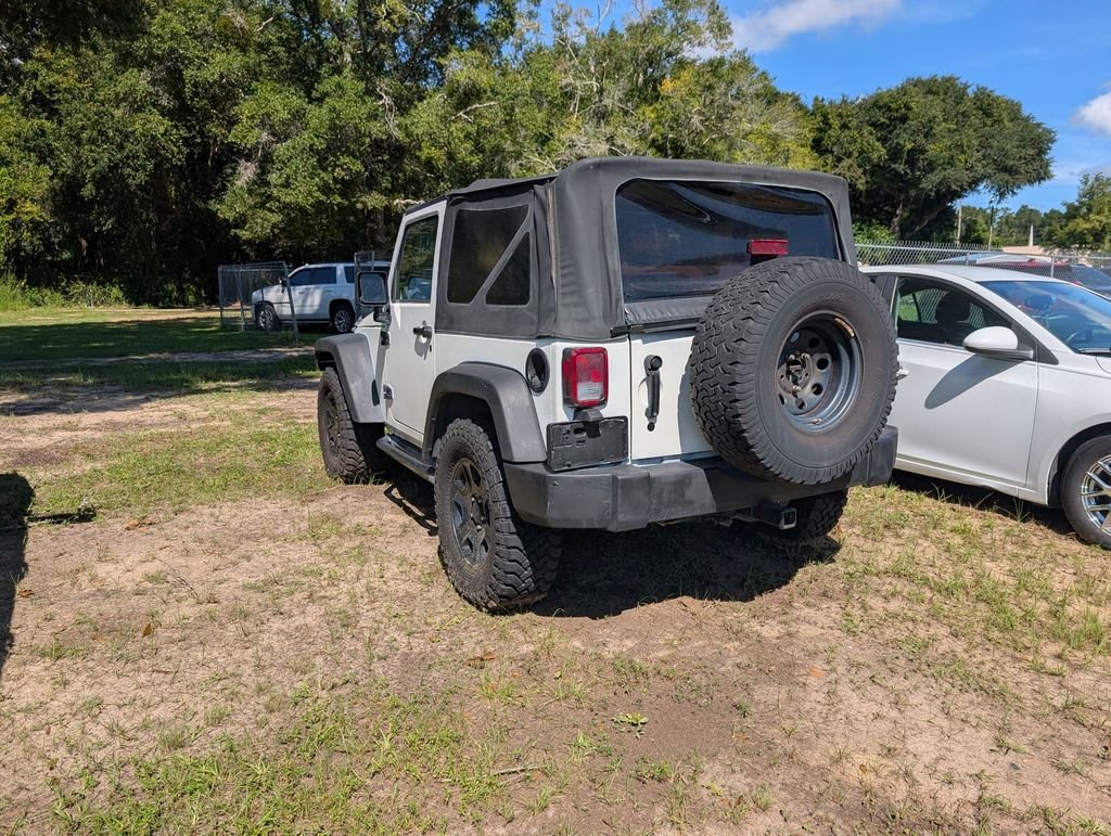 Used 2008 Green Jeep X image 2