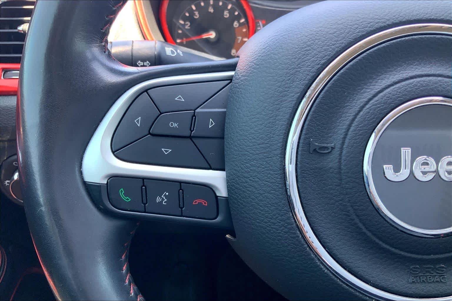 Used 2019 White Clearcoat Jeep Trailhawk image 24