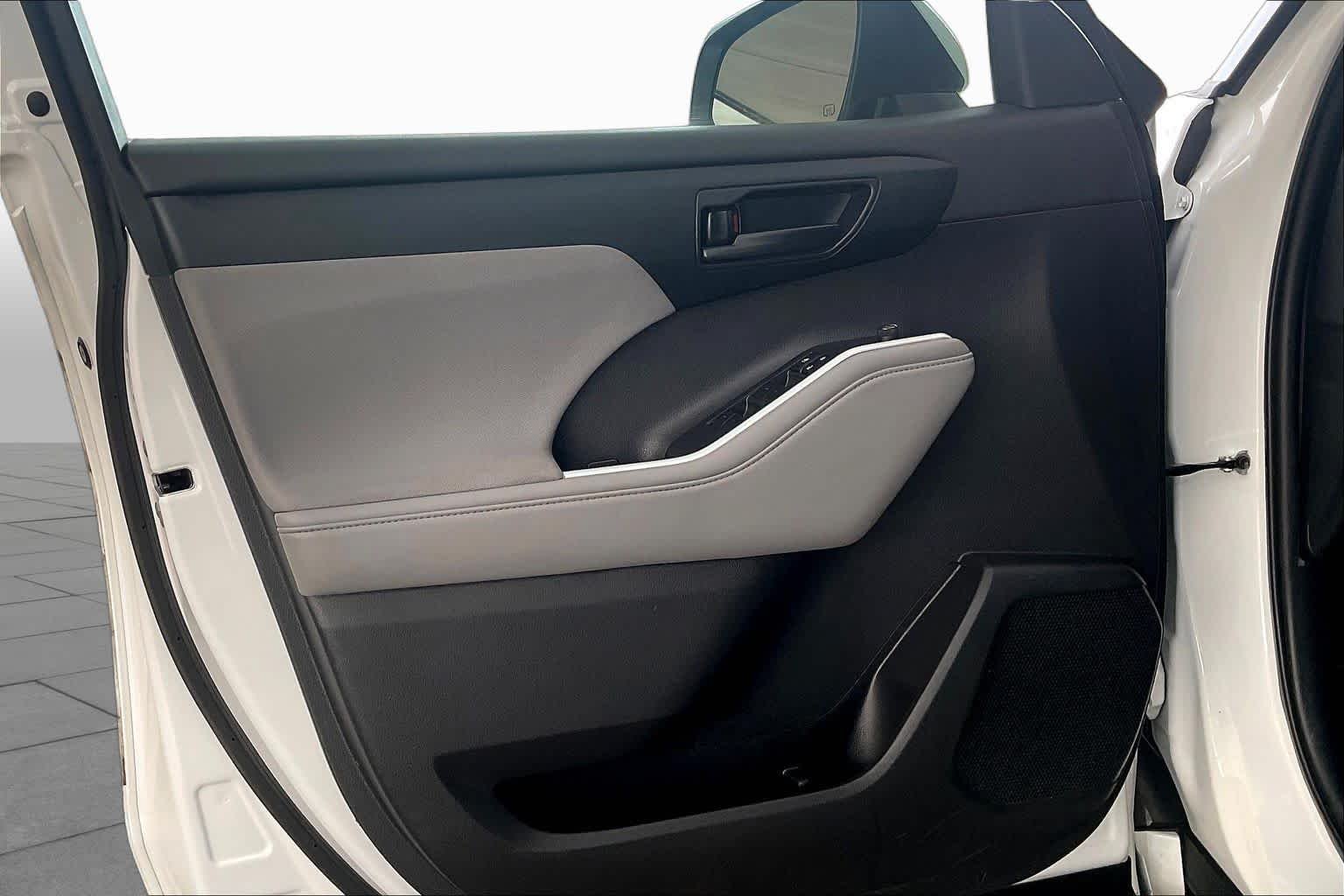 2022 Toyota Highlander L - Photo 22