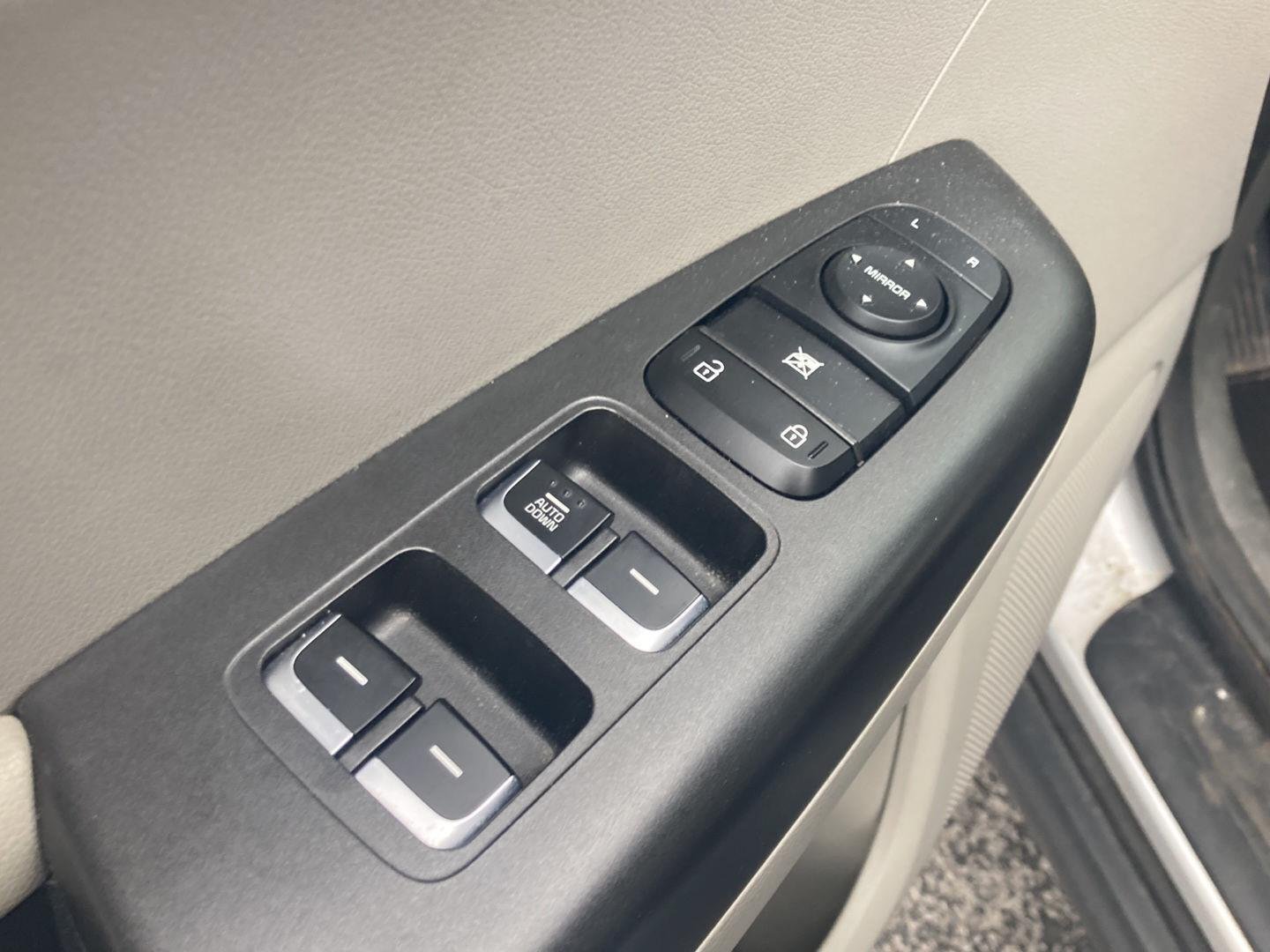 Used 2019 Sparkling Silver Kia LX image 12