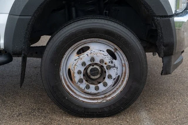 Used 2018 White Ford XL image 11