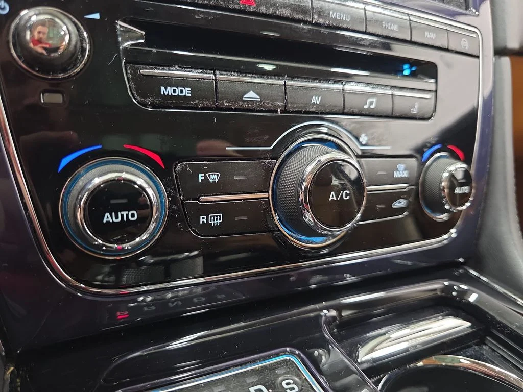 Used 2014 Ebony Jaguar XJL Portfolio image 23